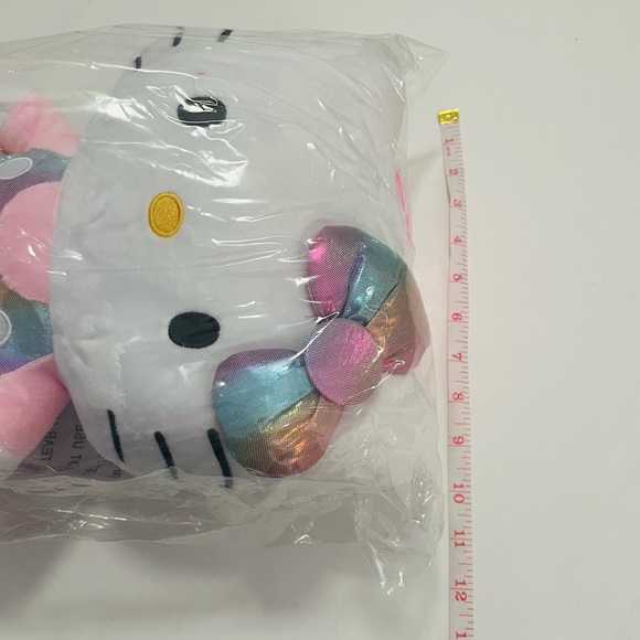Hello Kitty Plush Backpack - Picture 6 of 7